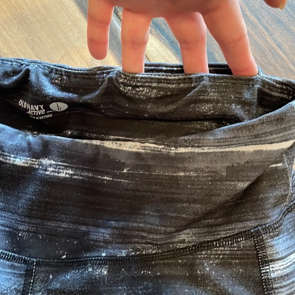 Old navy yoga capris - Picture 5 of 5